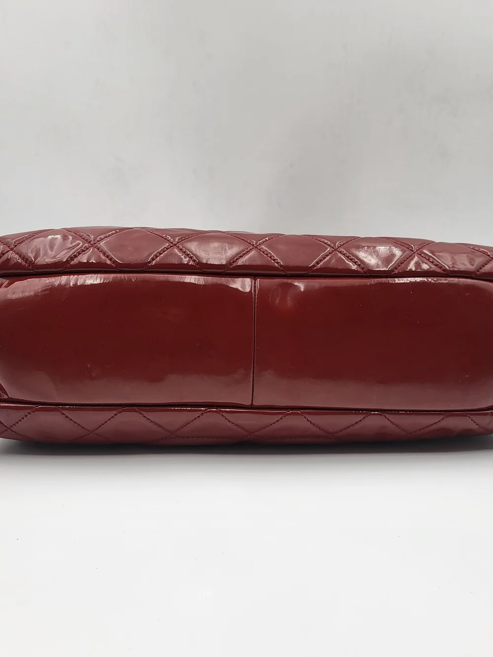 CHANEL TOTE BAG BURGUNDY PATENT LEATHER VERNIS ROUGE. AUTH w/COA.
